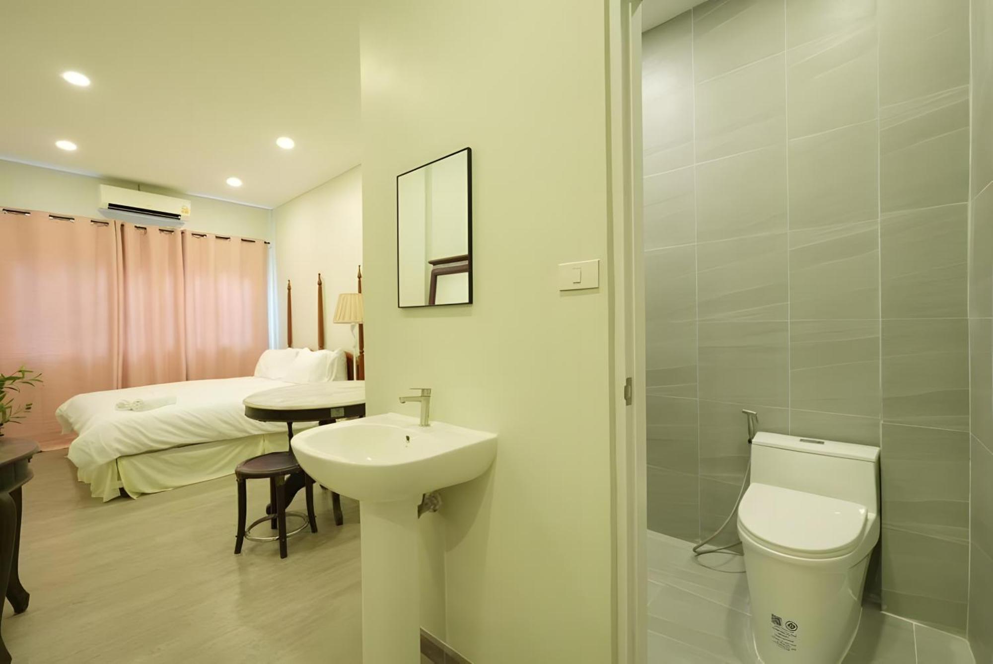 Hidden Dragon V Yaowarat Road Apartment Bangkok Exterior photo
